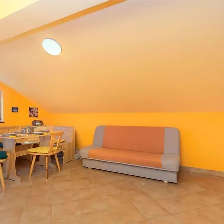 Apartament Dijana *
